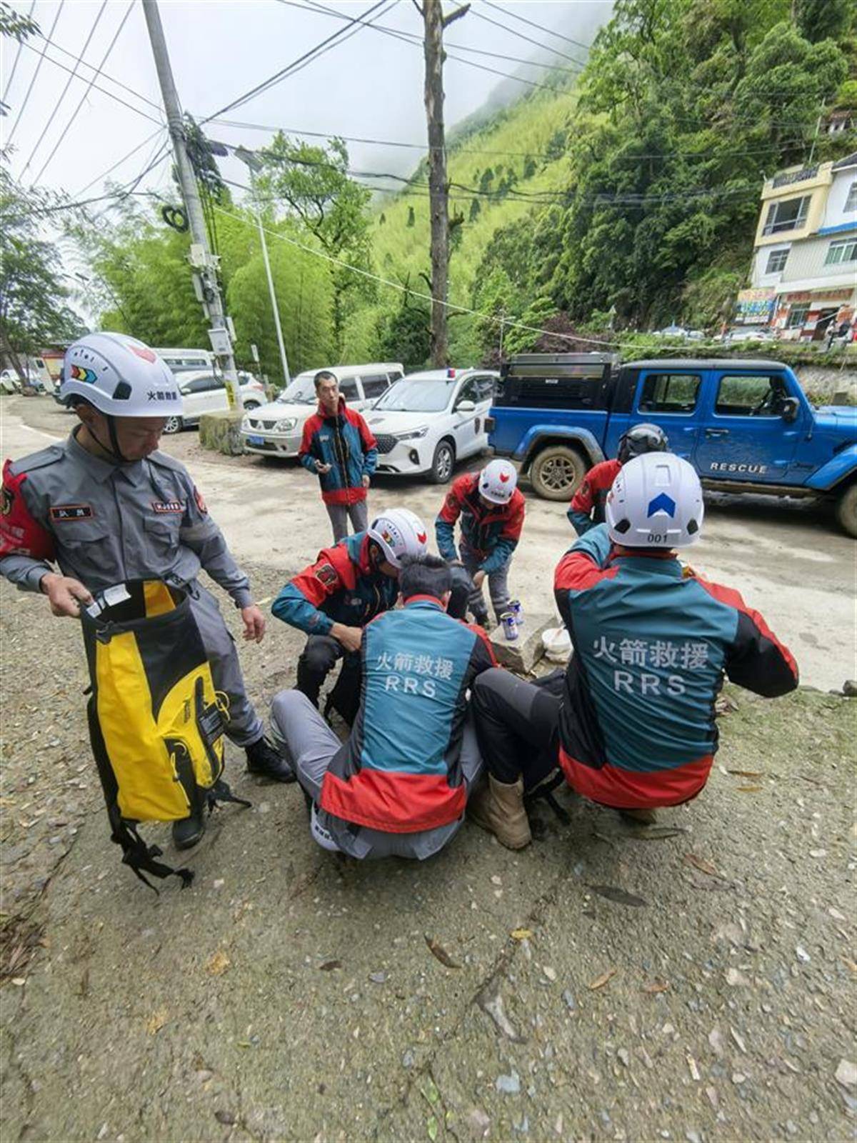 如何申请皇冠信用网_不到7点如何申请皇冠信用网，搜寻福建8岁失踪男童的救援队伍已经出发