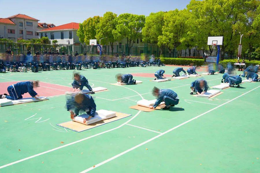 皇冠信用网登3_男子在上海监狱服刑11年皇冠信用网登3，出狱前才得知两位家人已病逝...极大生活困境，他深深担忧→