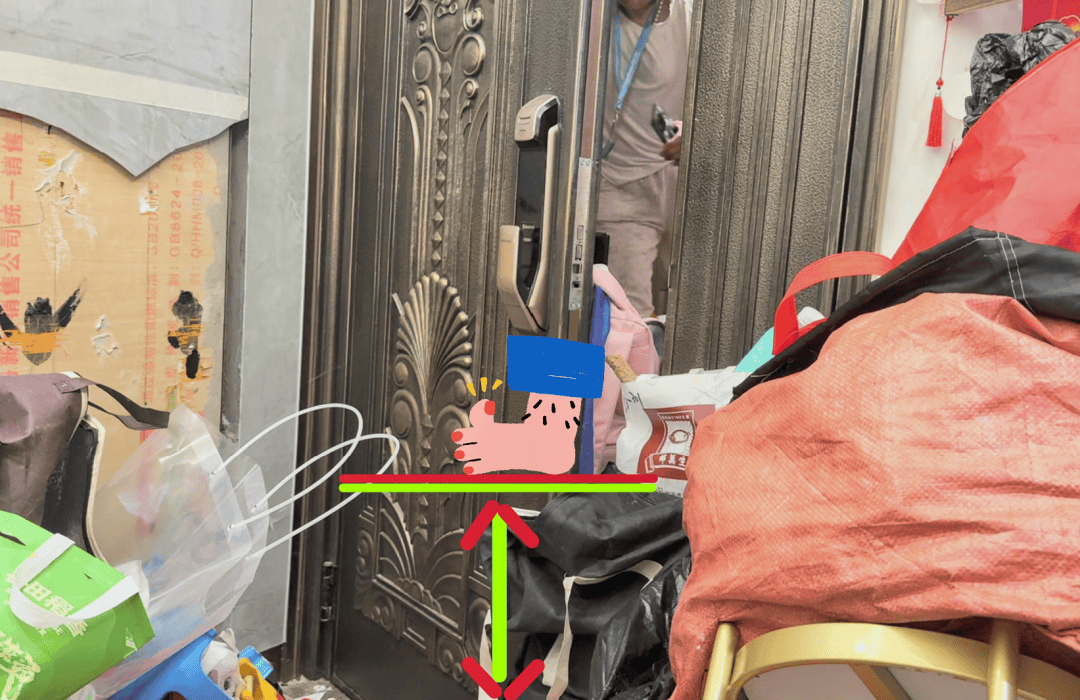 皇冠体育App下载_垃圾堆满皇冠体育App下载，臭到离谱！上海顶流豪宅业主也拾荒？邻居直呼倒大霉，不能忍！