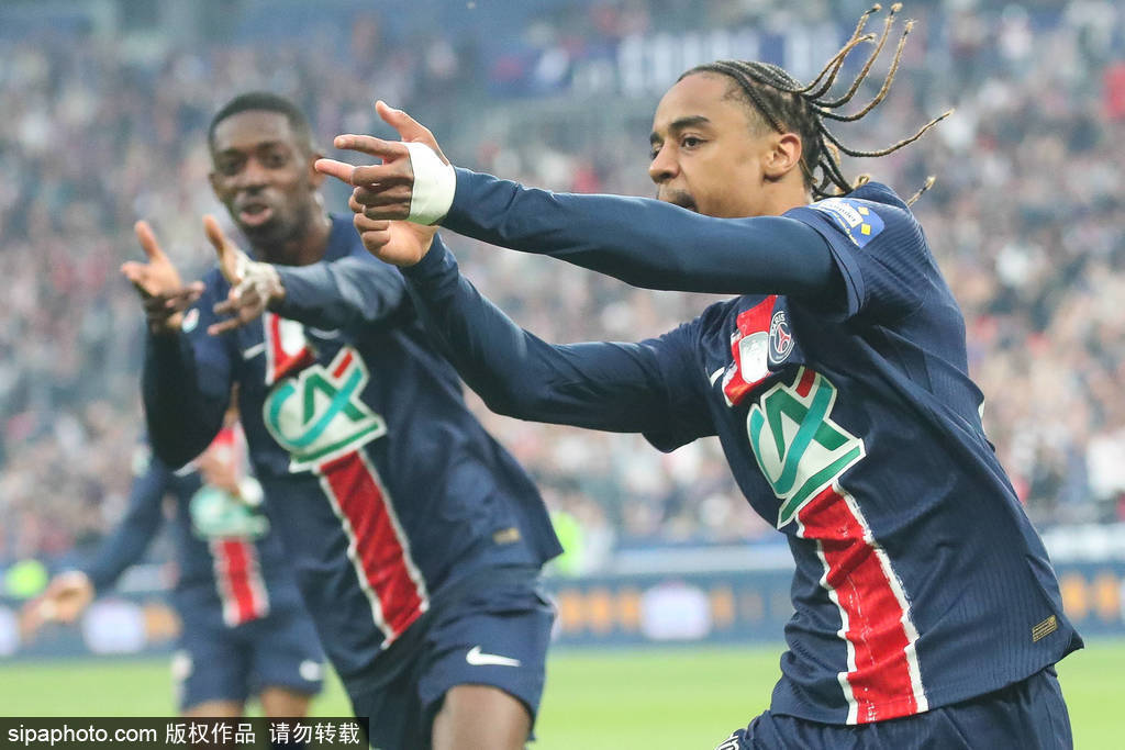 皇冠信用网出租足球_巴黎夺冠恩里克猛吹登贝莱？别闹了皇冠信用网出租足球！巴萨的拉菲尼亚才是欧冠数据之王！13球9助攻双料封神！