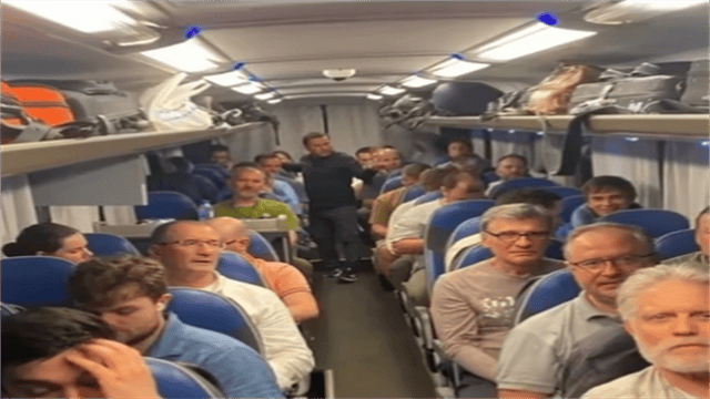 小保加足球_德黑兰领空彻底失守！50多架以军机上演自由飞行小保加足球，俄紧急撤侨