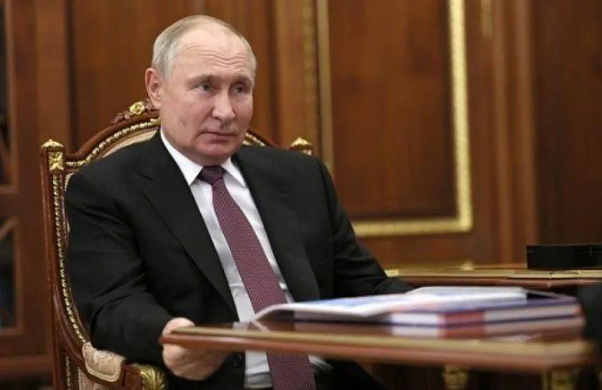 皇冠代理网址_画面曝光！大批朝军在俄牺牲皇冠代理网址，朝鲜领导人亲手为他们盖上国旗