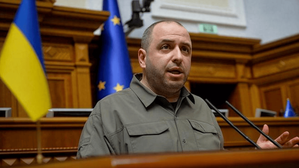 hga030注册_乌克兰彻底没救了！士兵前线艰苦作战hga030注册，国防部长却贪污军费让妻儿在美国享受奢华生活