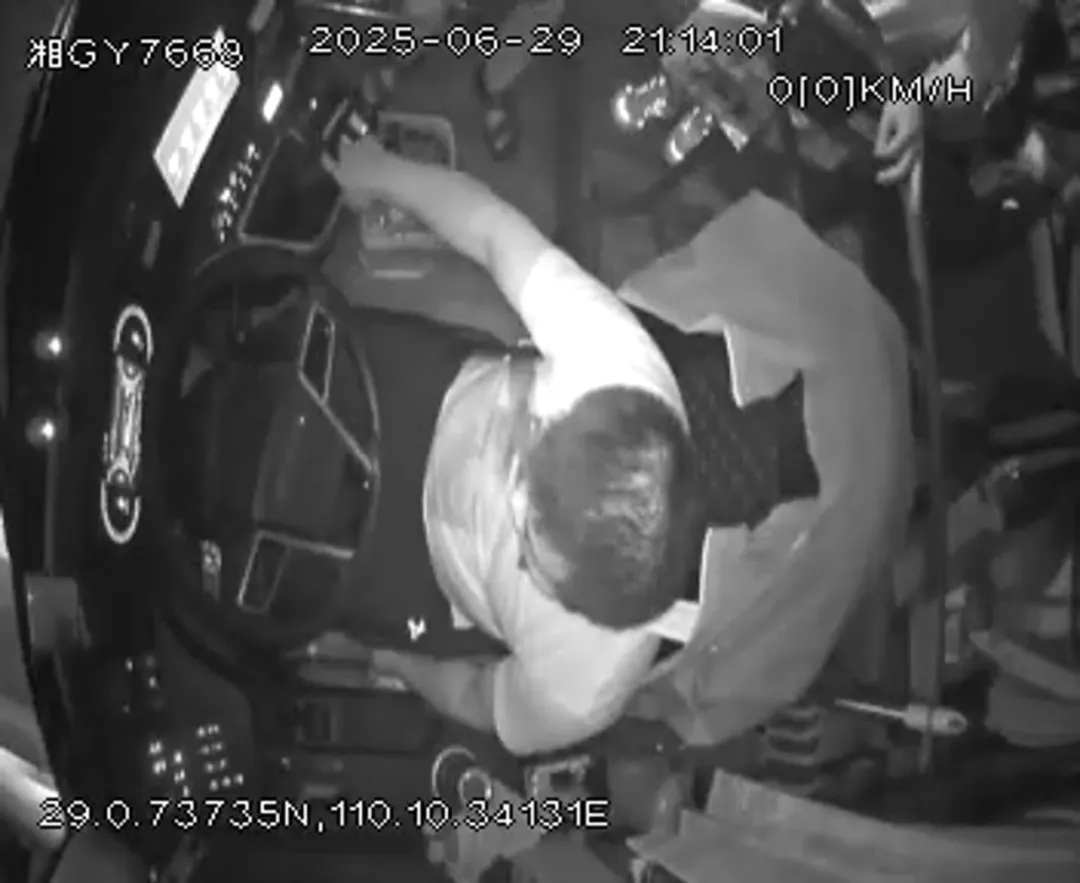 法国足球甲级联赛
_张家界司机高速上突发疾病法国足球甲级联赛
,晕倒前尽全力熄火刹车救下整车韩国游客,自己不幸离世,年仅41岁,他是退役军人