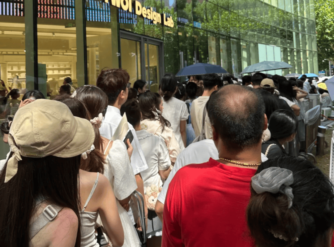 皇冠信用網代理申请_开业第一天就闭店！人多到崩溃皇冠信用網代理申请，排队超8小时，品牌道歉，补偿方案公布！