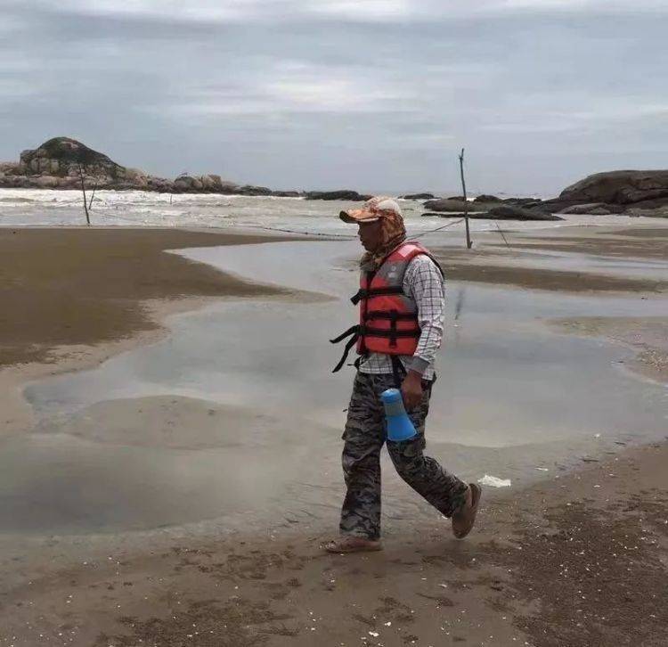 皇冠登1登2登3代理_5岁女孩落海皇冠登1登2登3代理，55岁的他跳了下去！