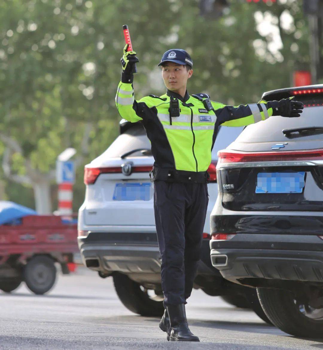 怎么开通皇冠信用網口_货车司机被交警弄哭了怎么开通皇冠信用網口，网友：处理得好！