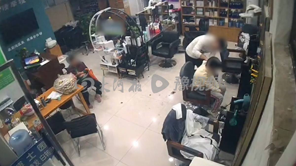 皇冠信用網怎么开通_“监控看不出来”皇冠信用網怎么开通，给女孩擦碎发时被指猥亵，理发师不服行拘处罚起诉警方