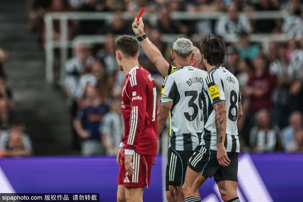 葡萄牙超级联赛_英超-埃基蒂克破门16岁新星第100分钟绝杀 利物浦3-2十人纽卡