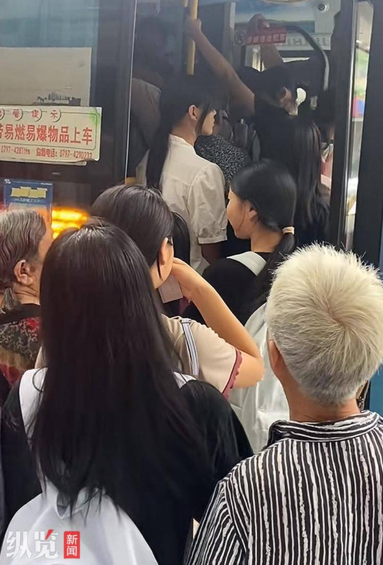 阿根廷职业联赛_江西定南早高峰常有老人们“抢公交”致不少学生上学迟到阿根廷职业联赛?交通局回应