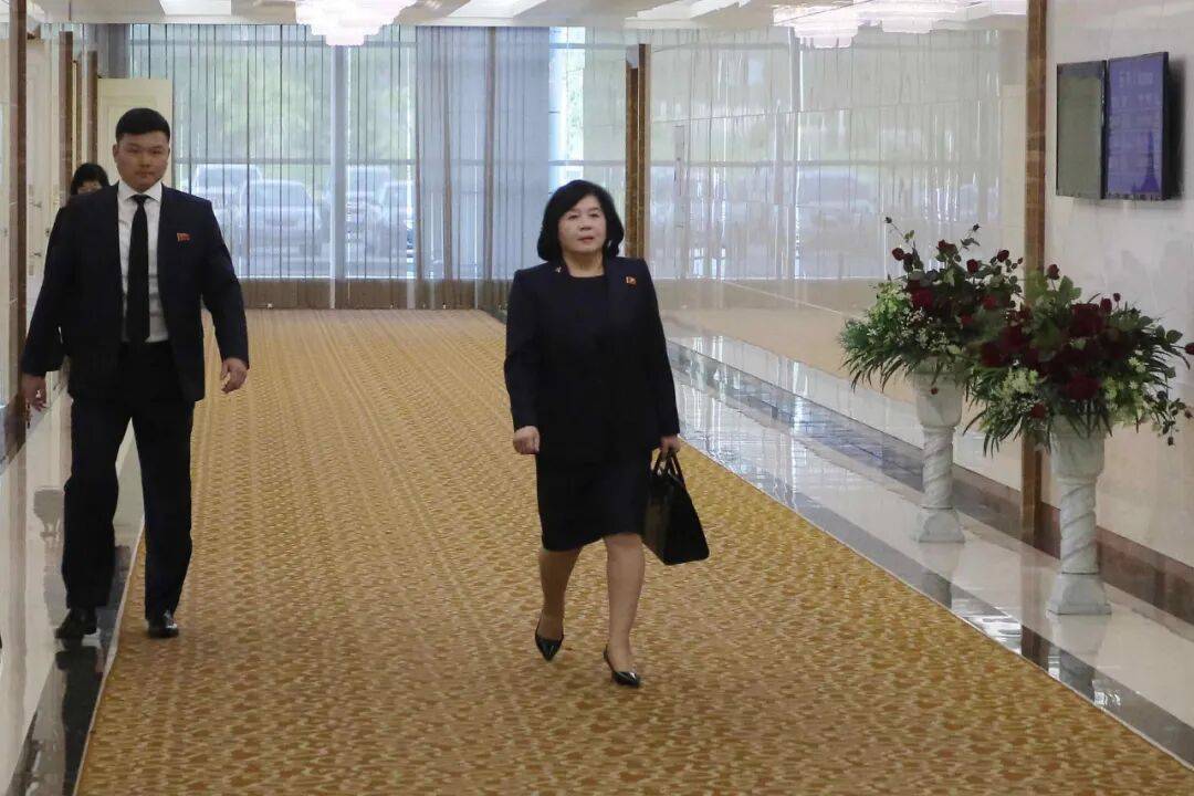 皇冠足球平台代理_“首次单独访华”皇冠足球平台代理,崔善姬抵京