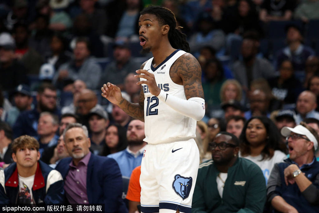 皇冠皇冠足球平台_杜兰特在火箭与灰熊的比赛中调侃莫兰特父亲：皇冠皇冠足球平台你儿子不想在这里