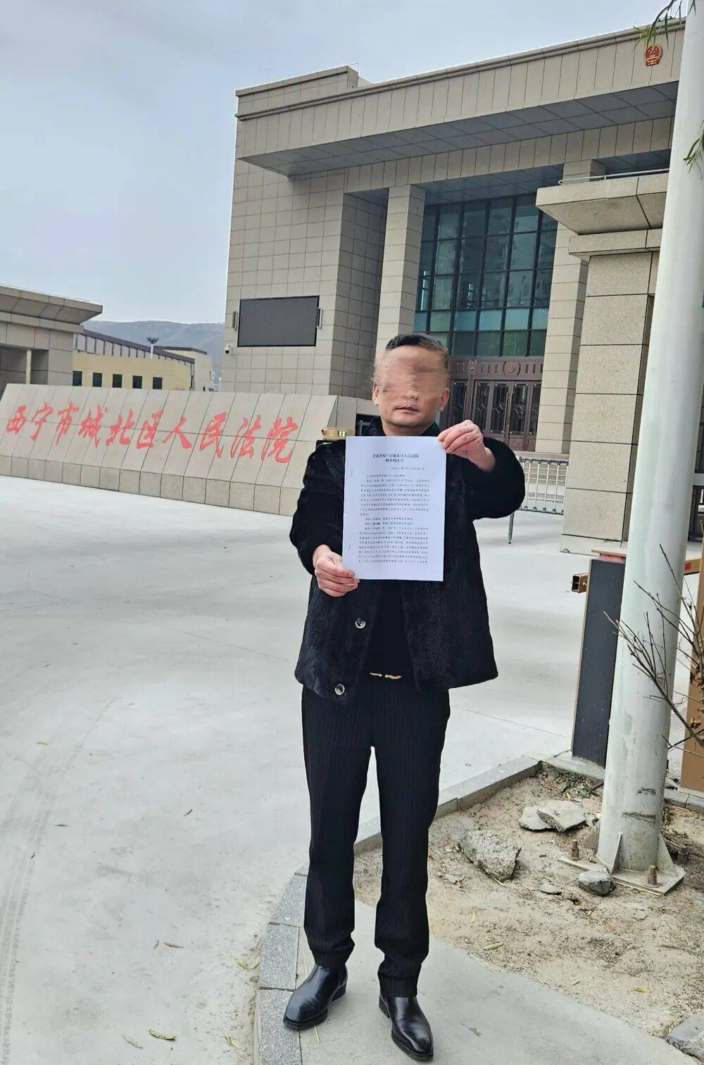 皇冠信用盘平台_母亲派出所里遭民警责骂皇冠信用盘平台，男子插话后被拖进女厕群殴！涉案警员公开受审