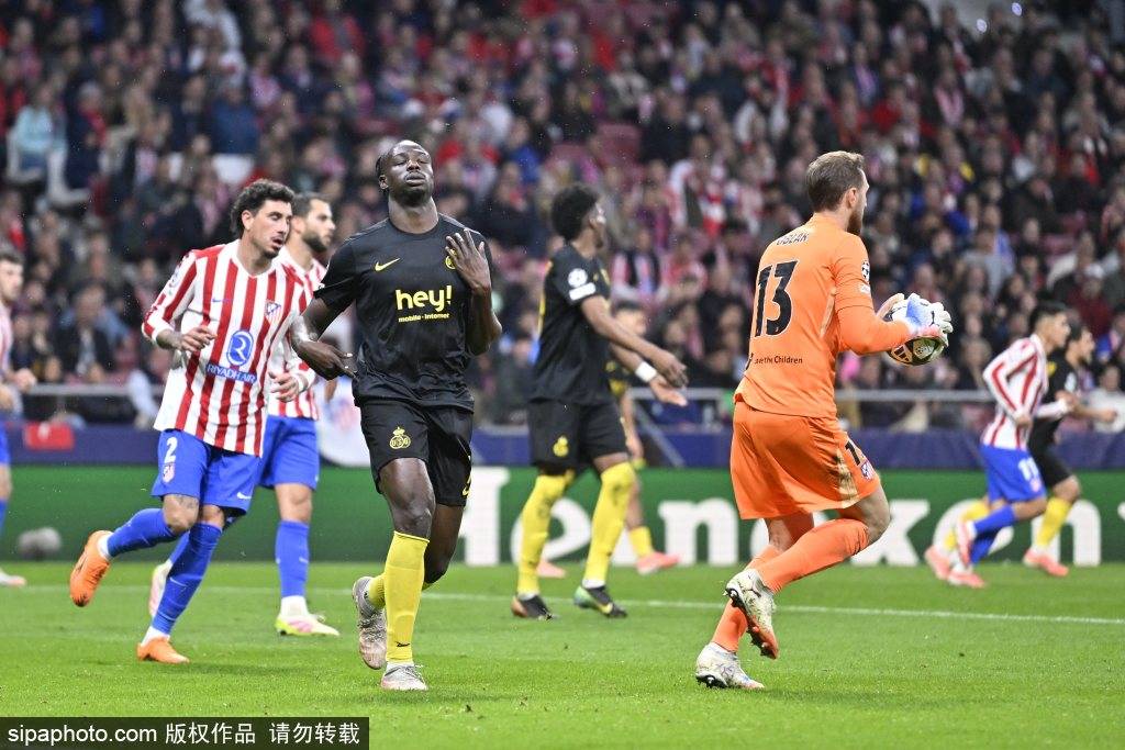 皇冠信用网_梅西再现神技！劳塔罗助攻皇冠信用网，阿根廷2-0安哥拉背后的战术秘密