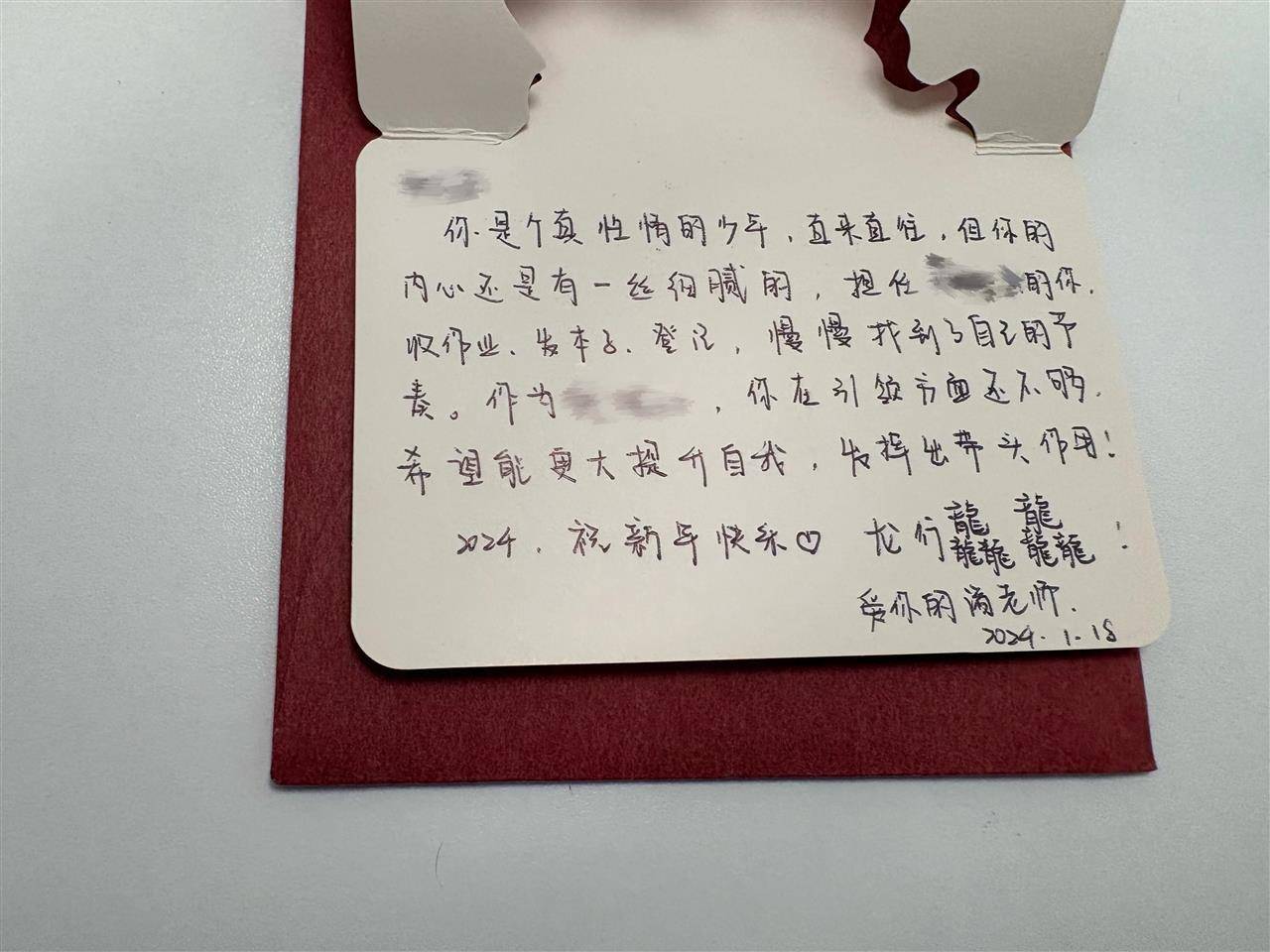 佛得角足球
_上海一31岁女教师因病去世佛得角足球
,重病时仍在安慰他人,学生:她会给我们分吃的,亲自把贺卡送到家里