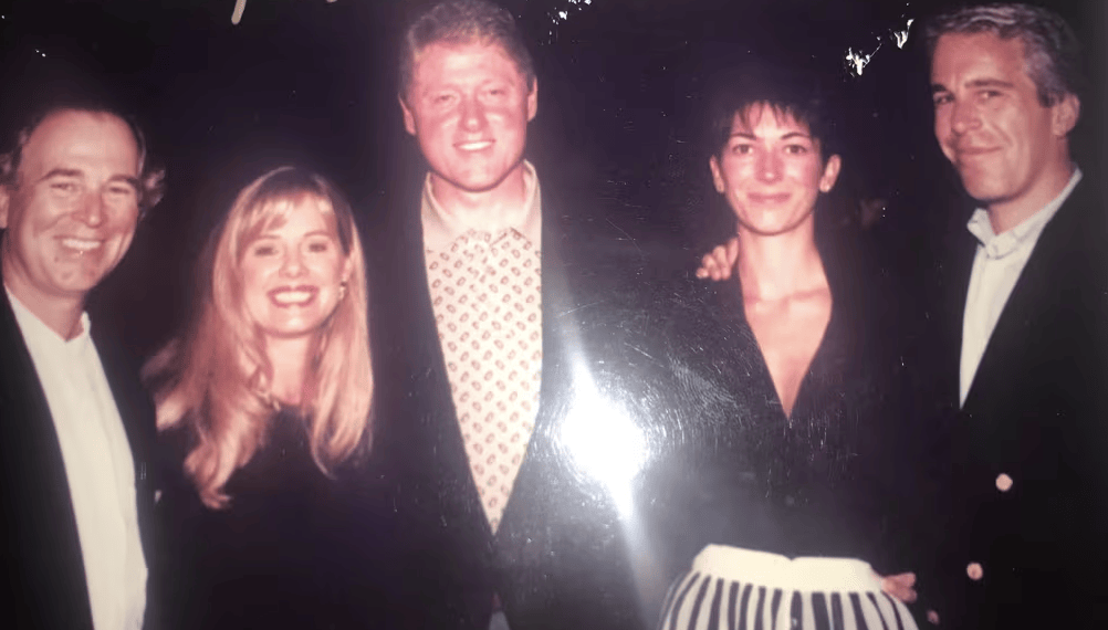 香港足球赛
_爱泼斯坦遗产管理团队交出的95000份影像资料部分曝光香港足球赛
,特朗普等政要出现其中