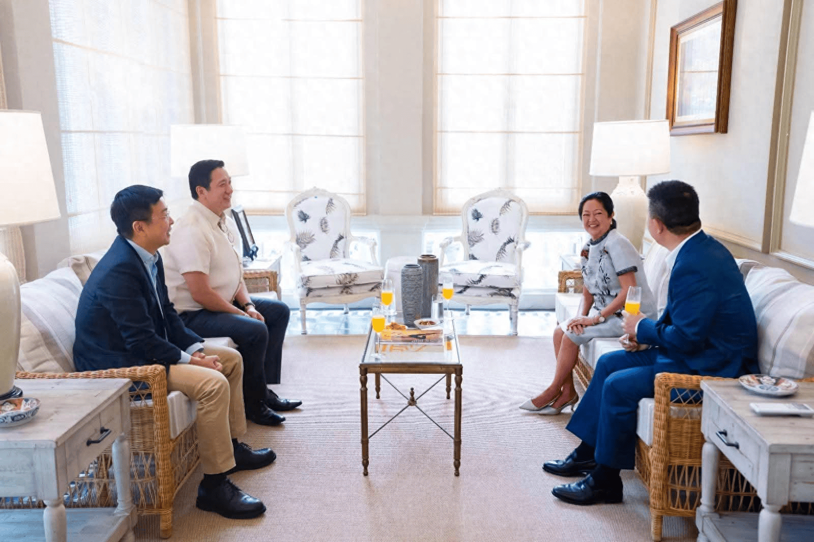 皇冠信用网登3代理_菲律宾主动释好!马科斯派夫人约见我大使皇冠信用网登3代理,葫芦里卖的什么药