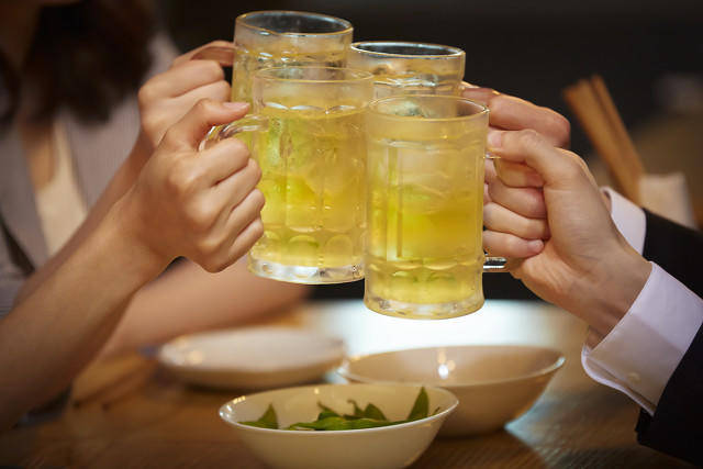 信用盘如何申请_18岁女生和朋友喝酒后跳楼 父亲向三名同饮者索赔20余万 法院一审驳回