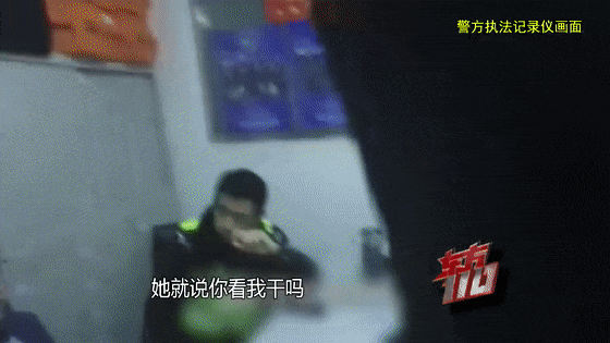 皇冠信用网平台代理_上海地铁一男子被打10个耳光不还手!还手算互殴成历史皇冠信用网平台代理,新规不再和稀泥!正当防卫3要件→