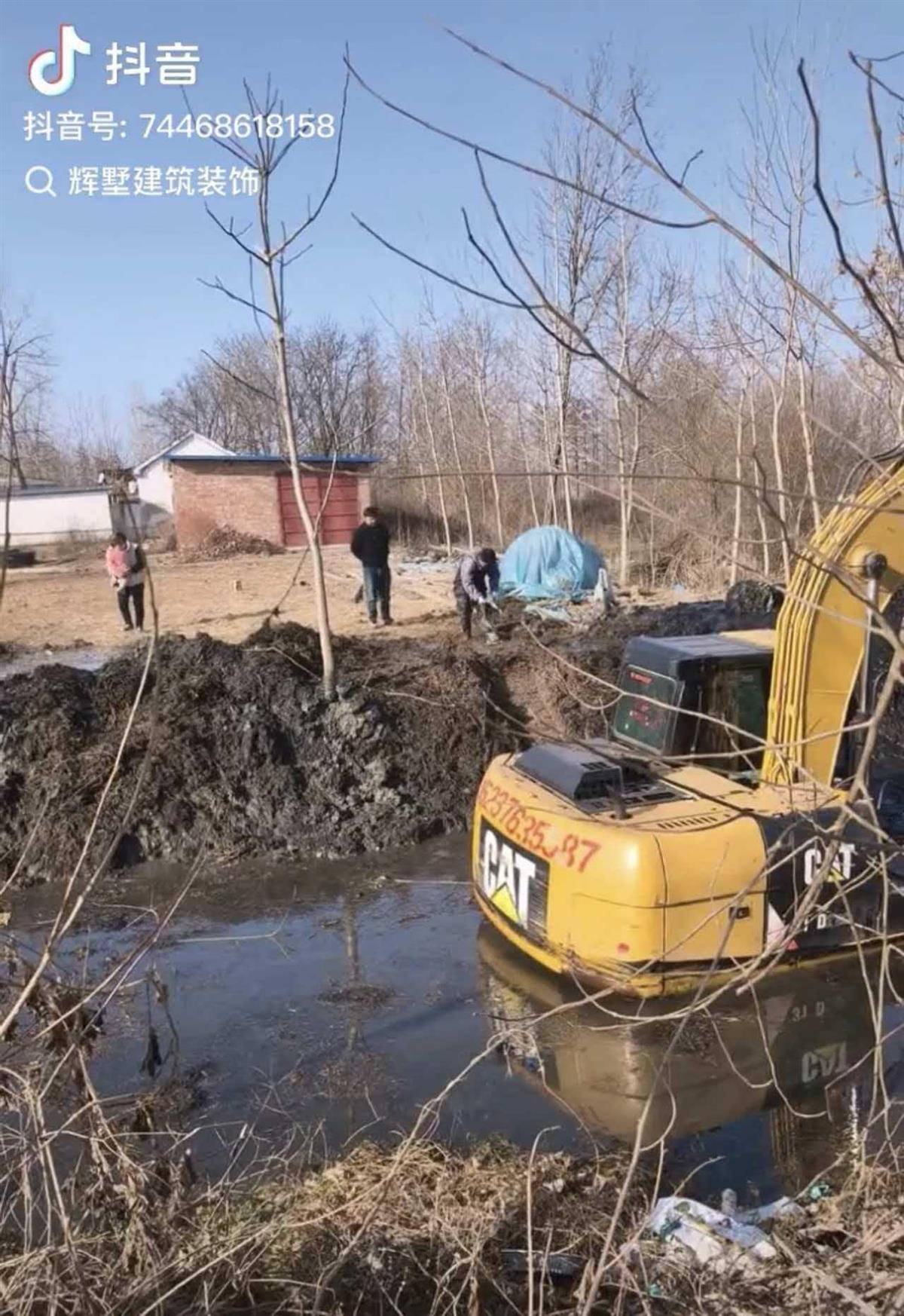 正版皇冠信用开户申请_大鹅主人抽水追凶最新进展来了：深刨半米淤泥啥也不见正版皇冠信用开户申请，或因厚草盖顶溺亡