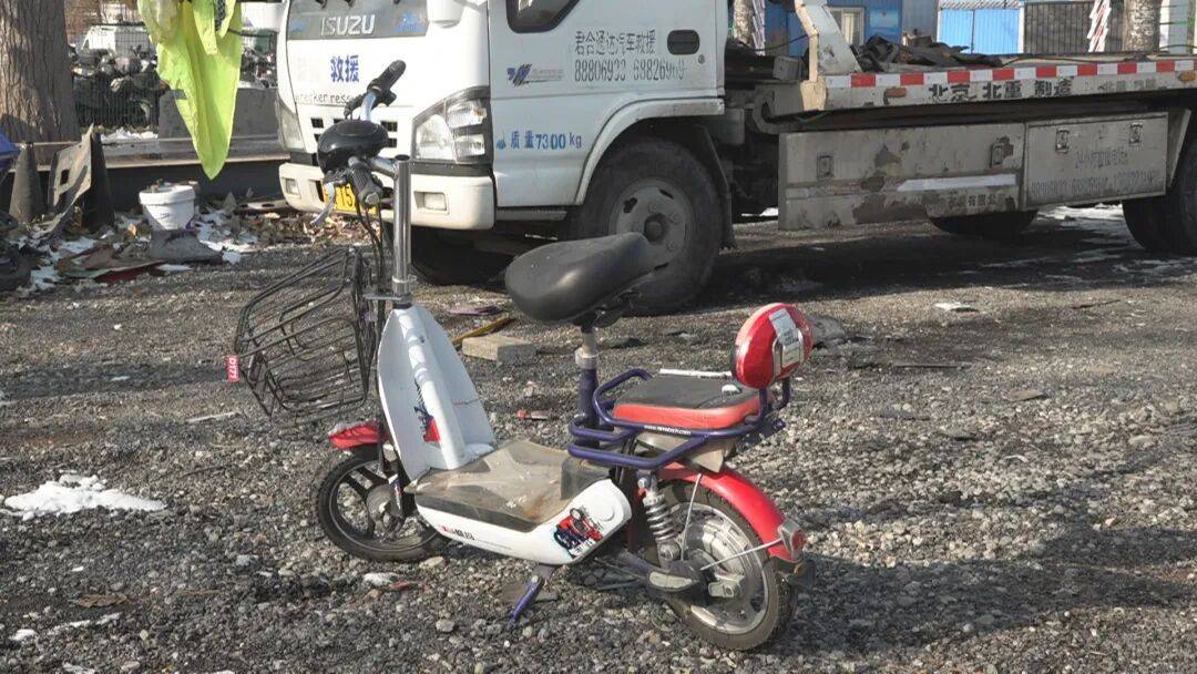 怎么申请皇冠信用网_北京一男子将人撞骨折后逃逸怎么申请皇冠信用网，事后称没时间报警：“怕她耽误我事”