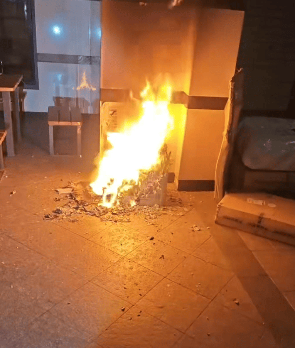 皇冠信用网登2登3_外卖小哥为救火订单超时被扣分皇冠信用网登2登3，4次申诉均被驳回，平台回应：扣分已免并给予表彰奖励