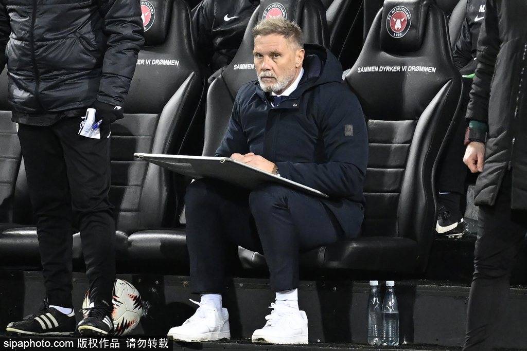 正版皇冠信用开户_张稀哲与蒙哥马利：从场上对手到并肩作战的传奇旅程