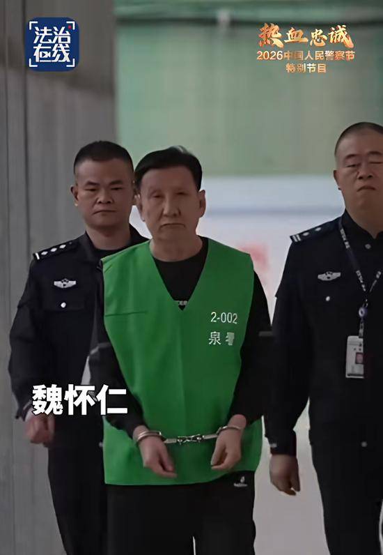 皇冠官方_四大电诈头目被押解回国皇冠官方，舱内特写画面首次曝光